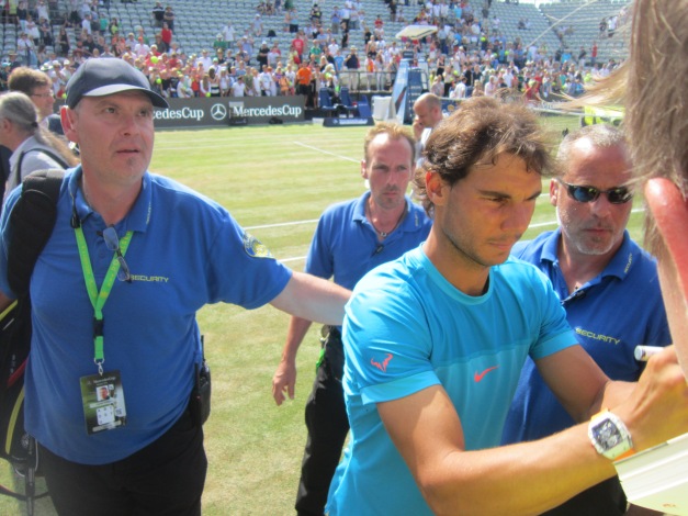 Rafa was great with fans! (photo credit: Andreas Thiele)